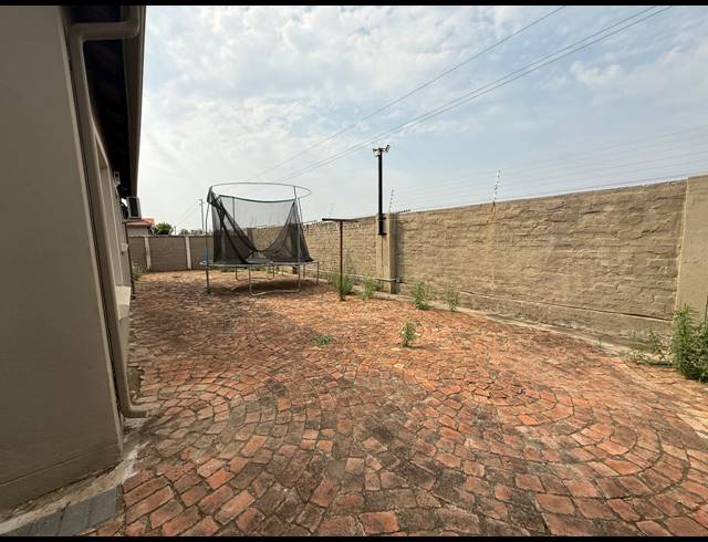 3 BEDROOM HOUSE FOR SALE IN WATERKLOOF